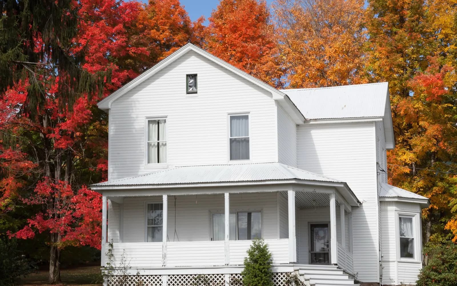 Cape style home with a wooded lot in Lunenburg, Massachusetts